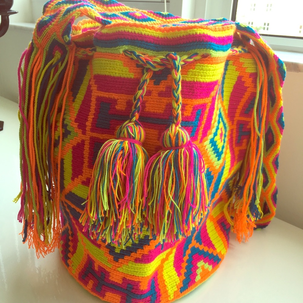 New hand-made Colombian Wayuu cross-over mochila